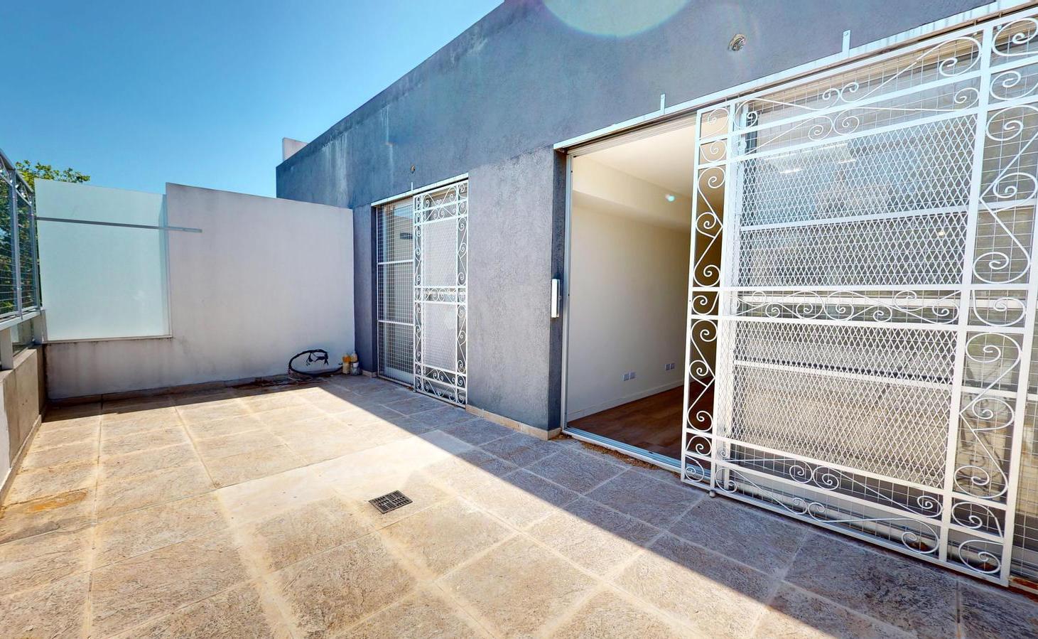 VENTA DEPARTAMENTO 3 AMBIENTES CON BALCON/TERRAZA Y COCHERA EN FLORES