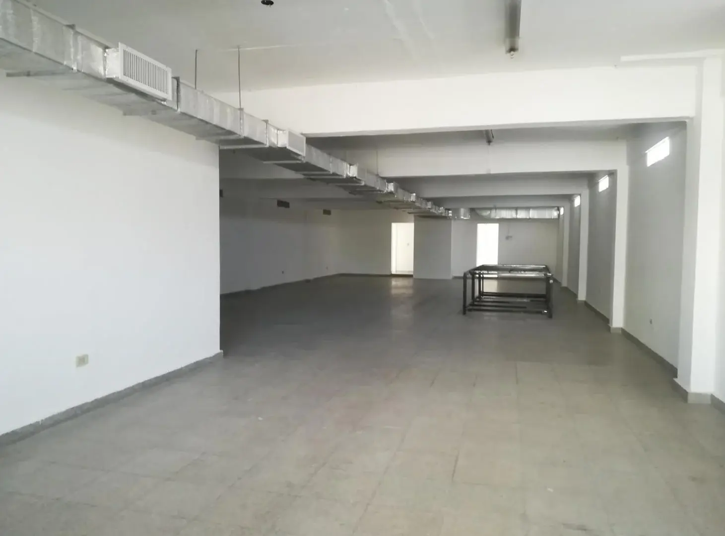 ALQUILER Deposito Local Showroom Estudio Fabrica Cuenca al 900 4