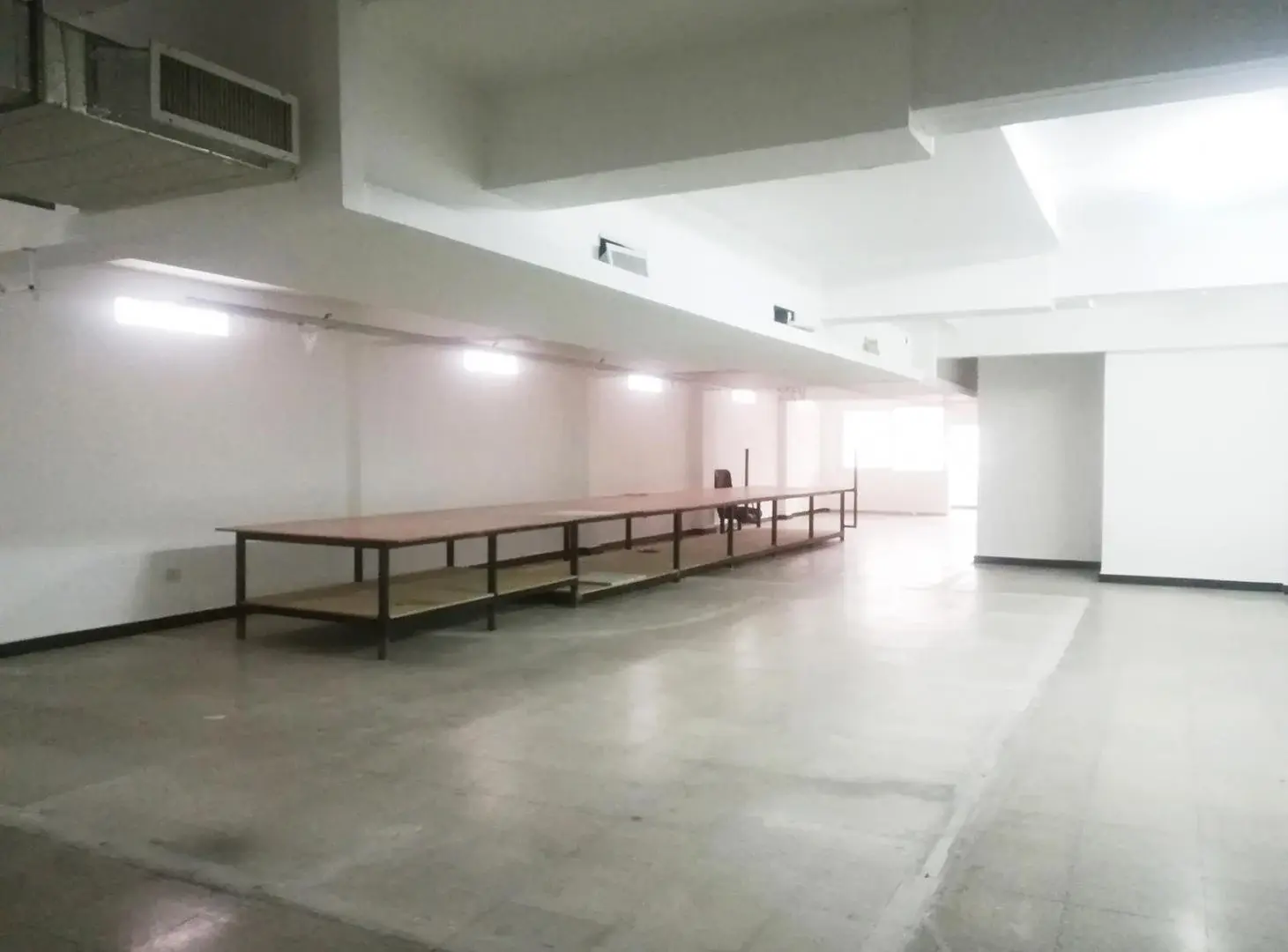 ALQUILER Deposito Local Showroom Estudio Fabrica Cuenca al 900 5
