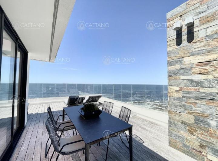 Venta apartamento 4 dormitorios, barbacoa, piscina con hidromasaje. Península, Punta del Este 2