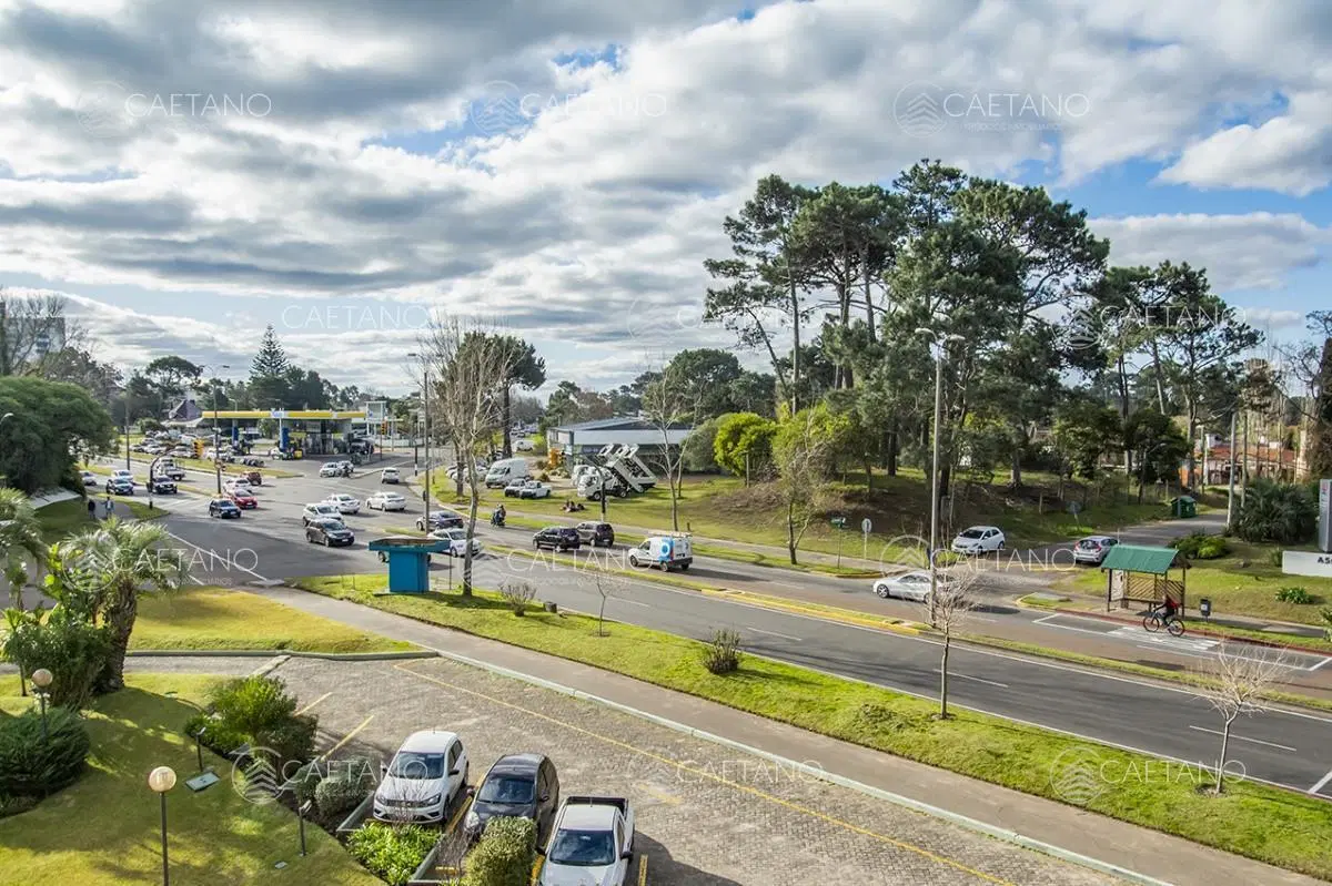 Apartamento en venta de 2 dormitorios en Parada 18 de Av. Roosevelt, Punta del Este 4
