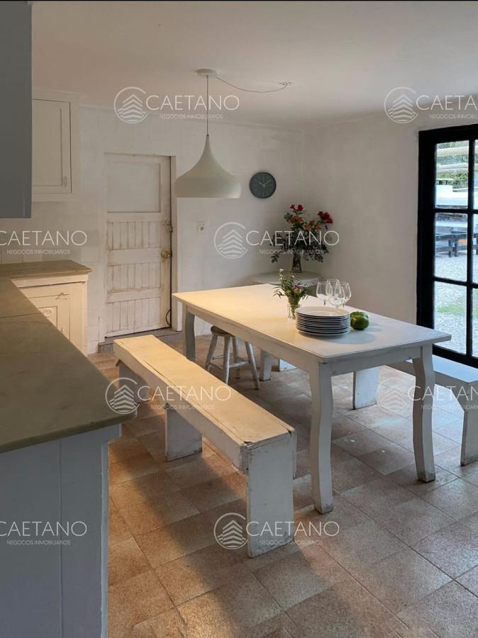 Foto de Amplia casa a la venta en Punta del Este de 6 dormitorios en el Tesoro a 200 mts de ruta 10, imagen 5