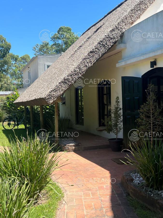 Foto de Amplia casa a la venta en Punta del Este de 6 dormitorios en el Tesoro a 200 mts de ruta 10, imagen 3