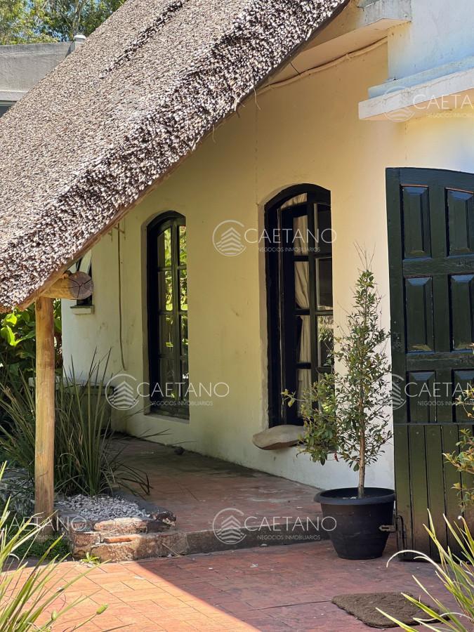 Foto de Amplia casa a la venta en Punta del Este de 6 dormitorios en el Tesoro a 200 mts de ruta 10, imagen 4