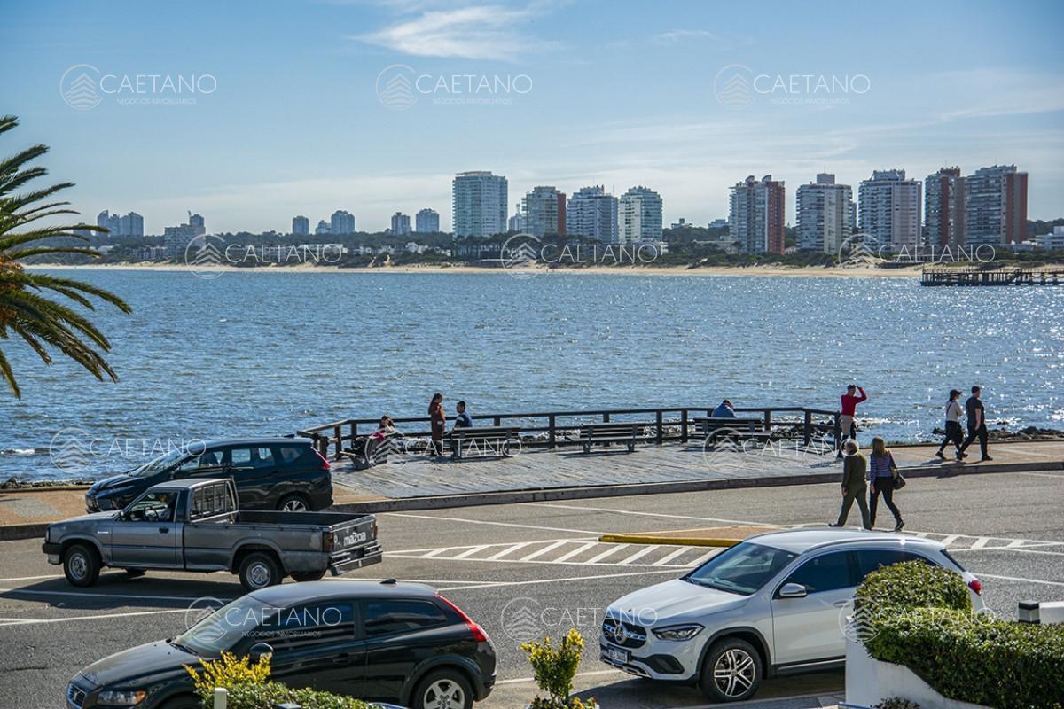 Foto de Departamento de 4 dormitorios en venta, con vista al mar en zona, imagen 1