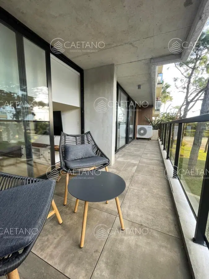 Venta apartamento 2 dormitorios. Playa mansa, Punta del Este. 2