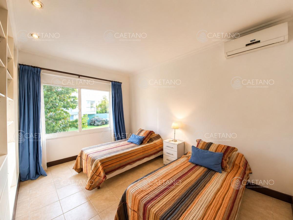 Foto de Boulevard Park, Casa de 4 dormitaros con Piscina en VENTA ., imagen 1