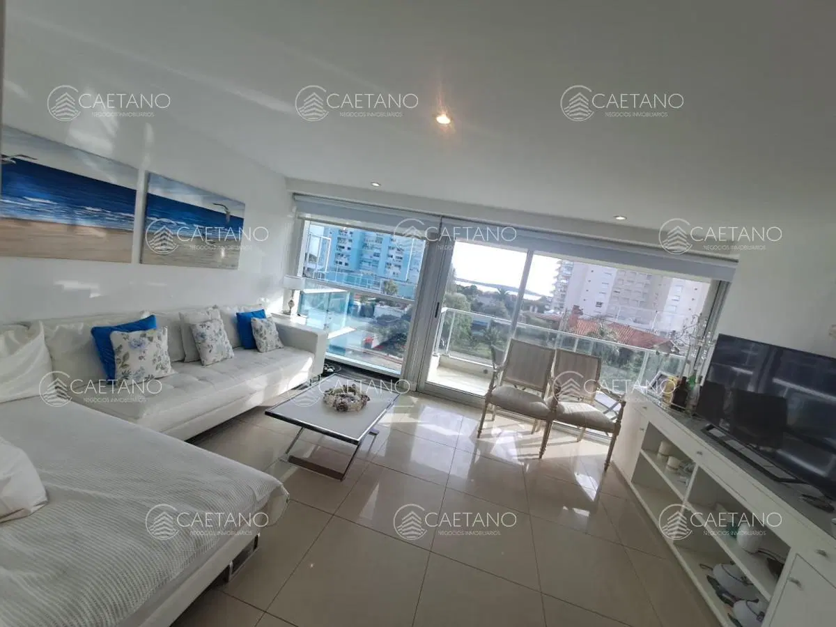 Apartamento en Playa Mansa a la venta 3 Dormitorios con vista 4