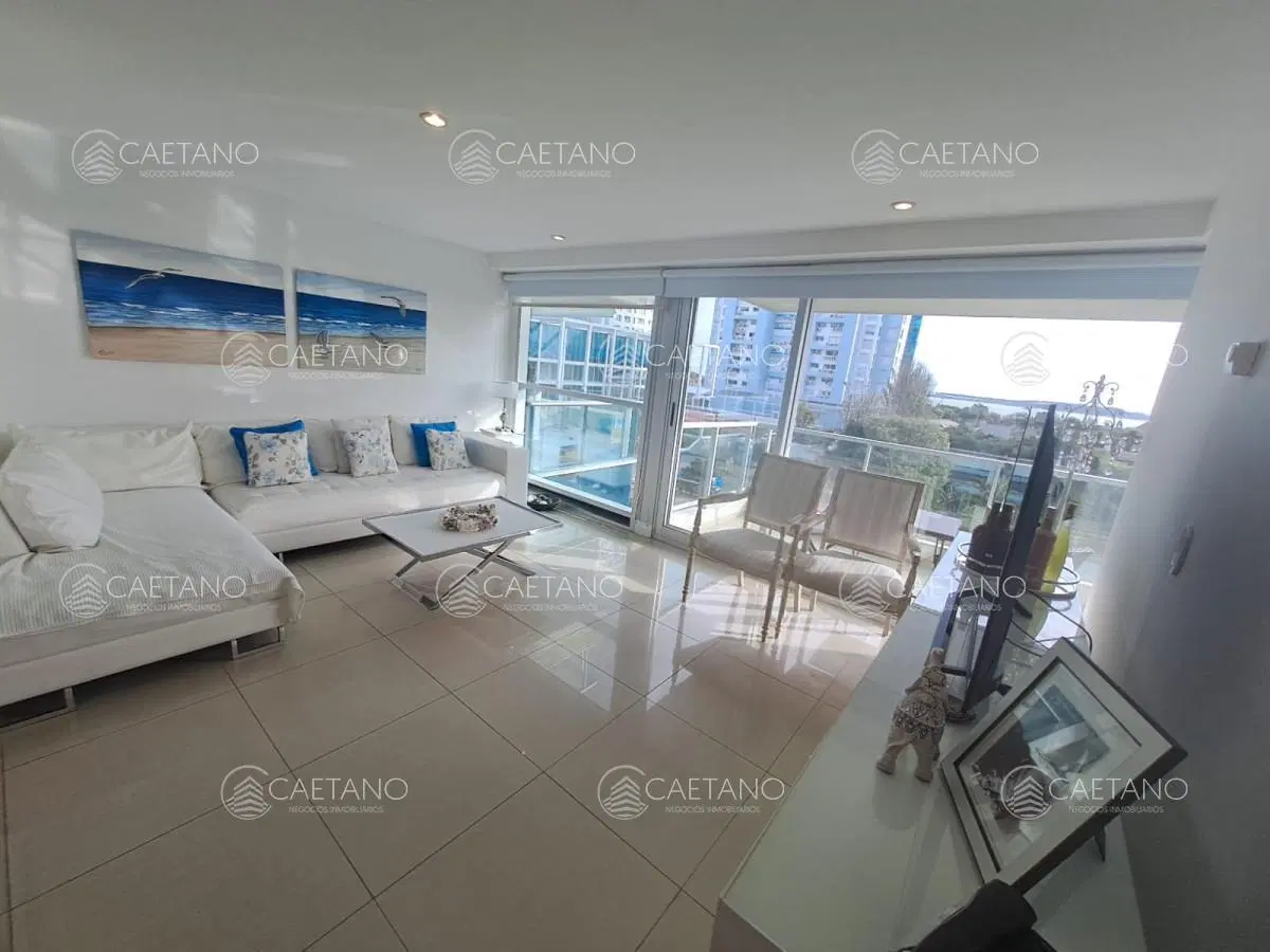 Apartamento en Playa Mansa a la venta 3 Dormitorios con vista 5