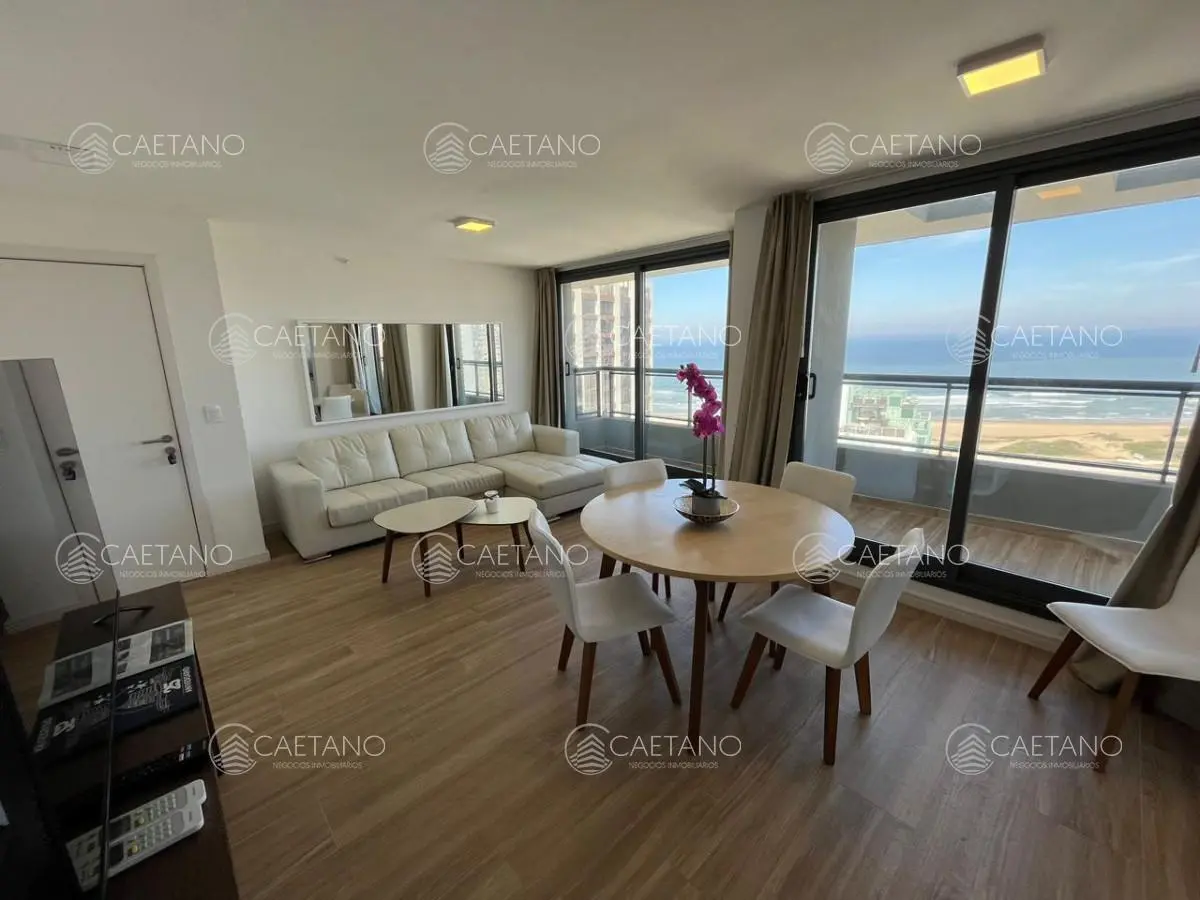 Vende apartamento de 2 dormitorios en Punta del Este. Financia 3
