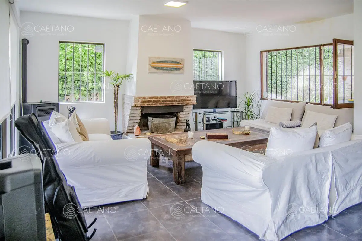 Excelente chalet de 5 dormitorios en venta a pasos de Playa Mansa Punta del Este 3