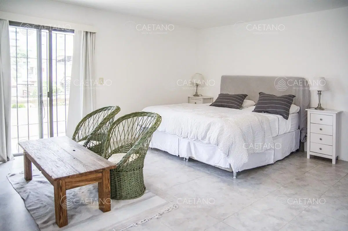 Excelente chalet de 5 dormitorios en venta a pasos de Playa Mansa Punta del Este 1