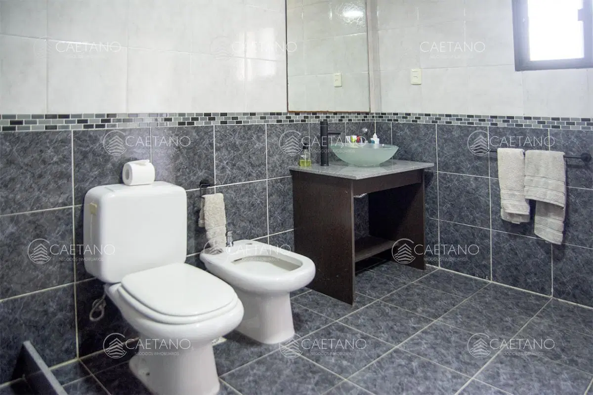 Excelente chalet de 5 dormitorios en venta a pasos de Playa Mansa Punta del Este 4