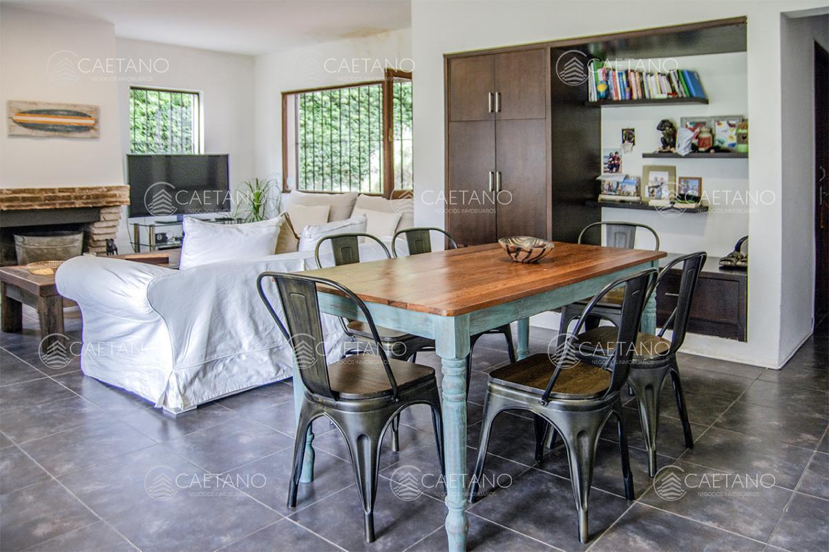 Foto de Excelente chalet de 5 dormitorios en venta a pasos de Playa Mansa Punta, imagen 3