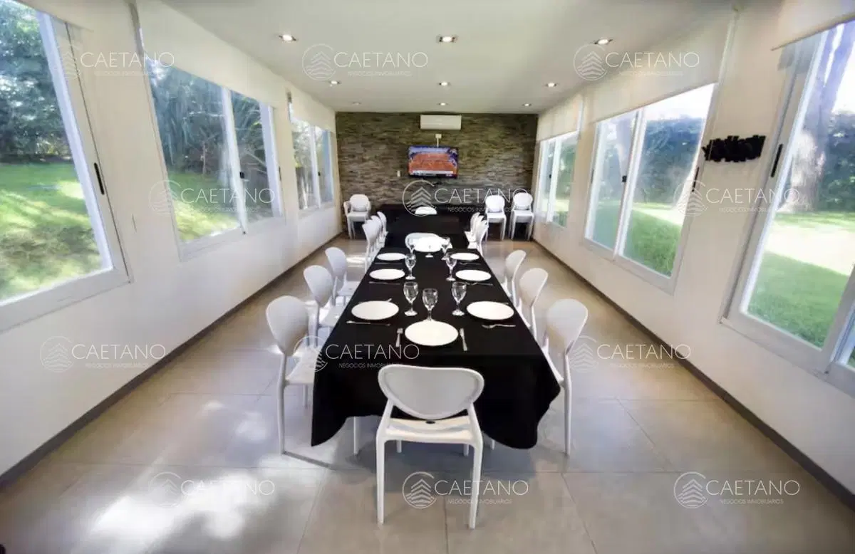 Apartamento en venta de 2 dormitorios en Playa Mansa 4