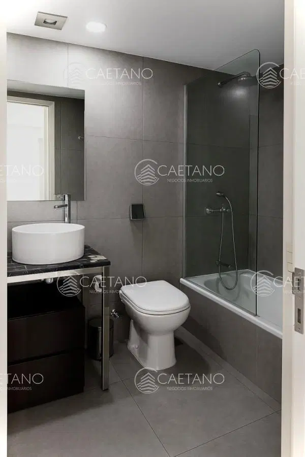Apartamento en venta de 1 dormitorios a pasos del shopping en Punta del Este. 2