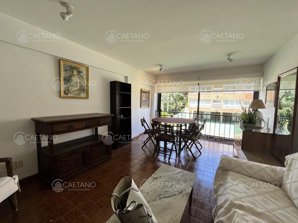 Apartamento en venta en el edificio Costanera 12 playa mansa