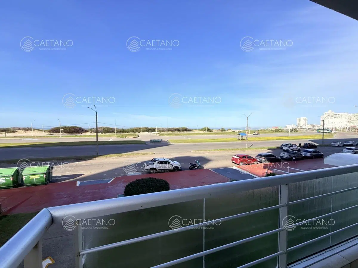 Venta apartamento 2 dormitorios frente al mar - Playa Brava 1