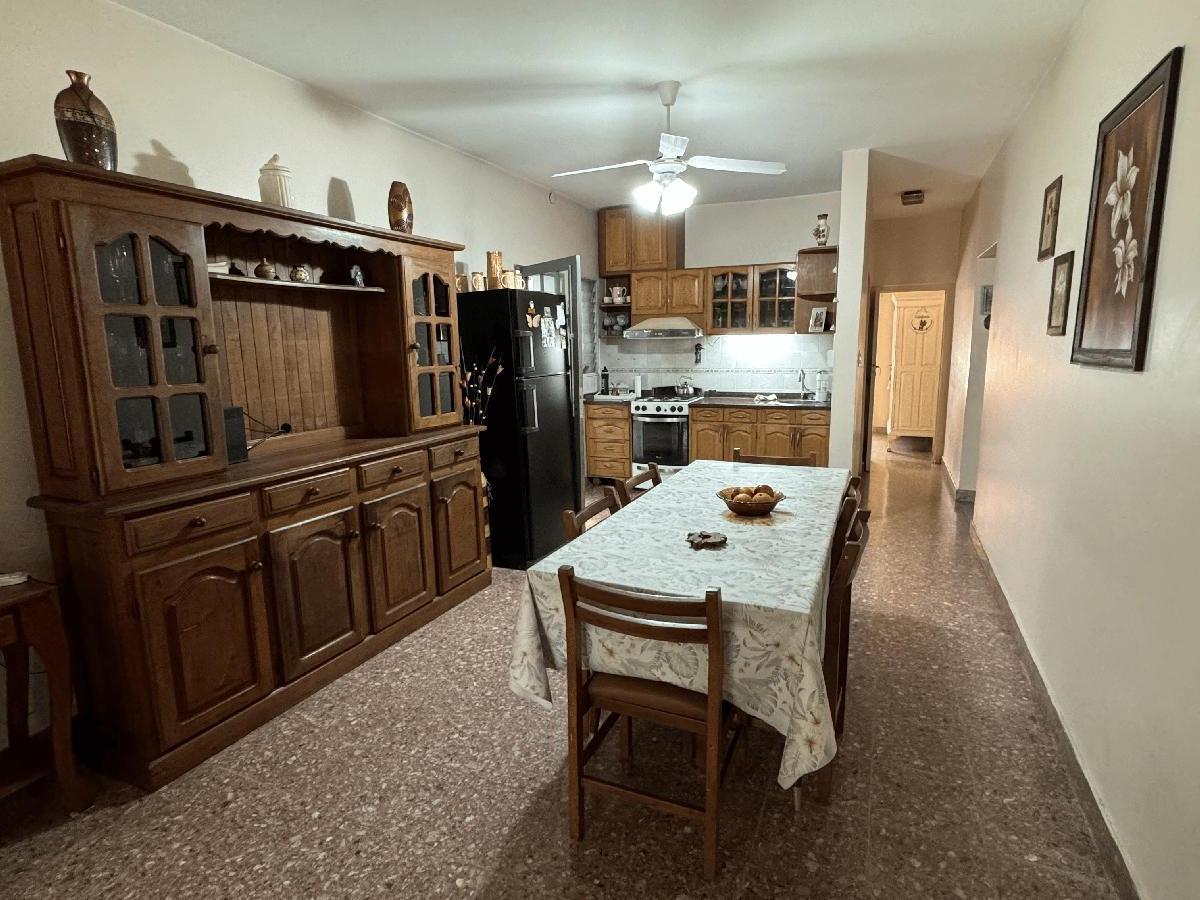 Venta Casa Temperle 4 ambientes Garage cubierto, Quincho Jardín Patio Terraza!!