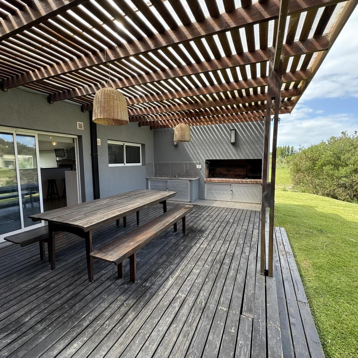 Casa 4 Ambientes Venta Costa Esmeralda - Dormitorio en Suite - Toillete - Parrilla - Amplio Lote 1