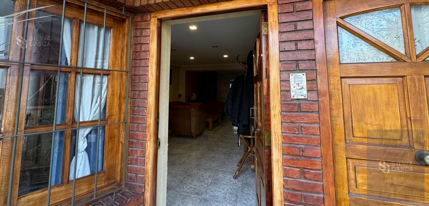 Venta-Duplex-Flores-frente a la placita 11 de Noviembre-Suite-dep de servicio- cocheras-patio-balcon