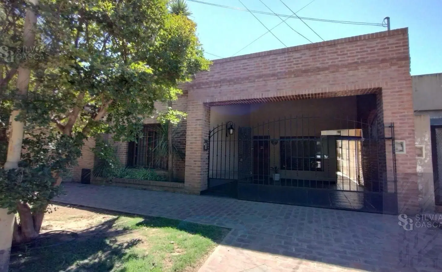 Venta Casa en General Las Heras con parque y pileta. 2