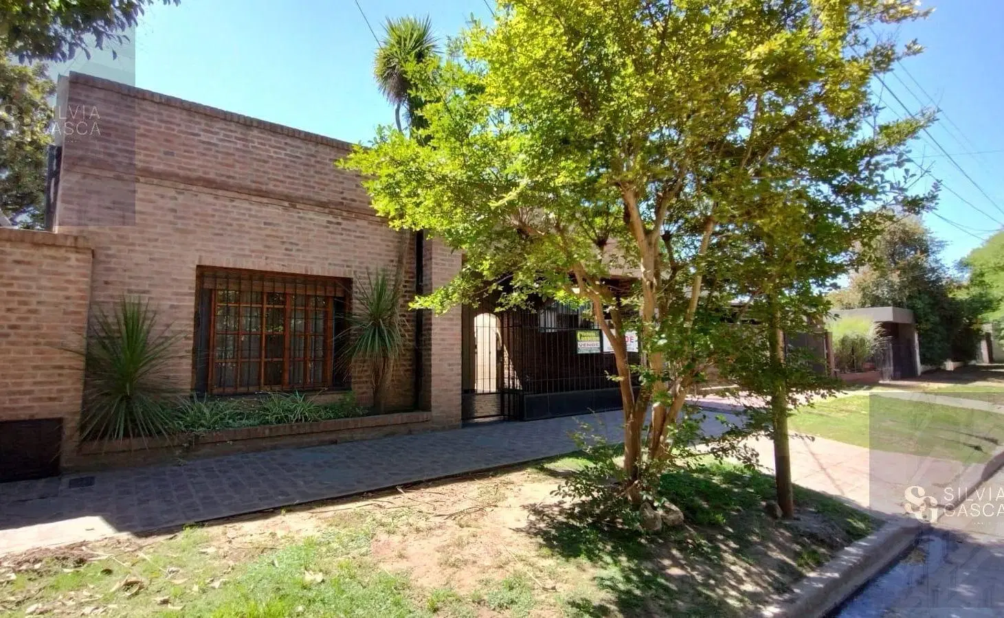 Venta Casa en General Las Heras con parque y pileta. 3