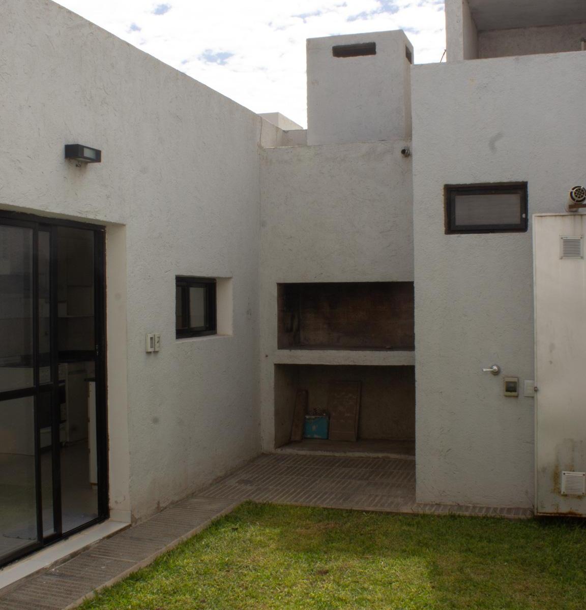 Casa Esquina en Claros Village - Venta Directa 2