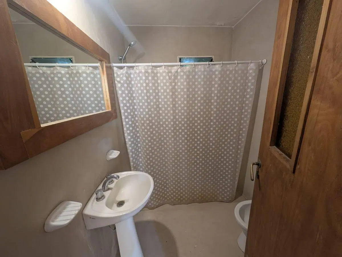 Casa con 800 m² terreno, 2 dormitorios en alquiler permanente en Funes 5