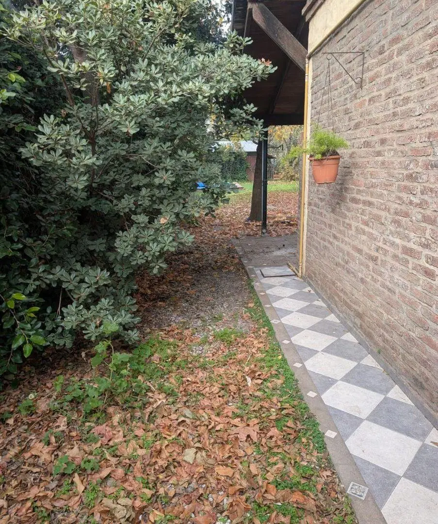 Casa con 800 m² terreno, 2 dormitorios en alquiler permanente en Funes 4