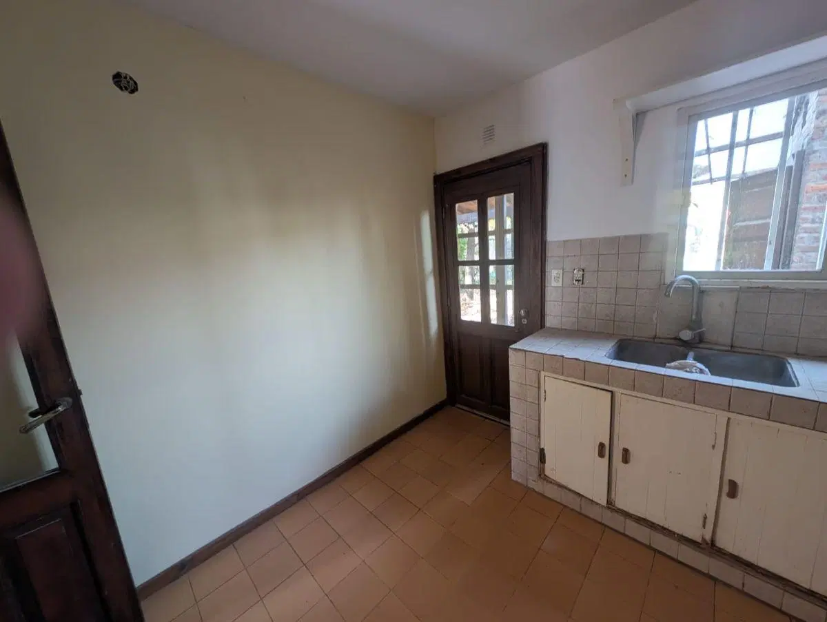 Casa con 800 m² terreno, 2 dormitorios en alquiler permanente en Funes 3