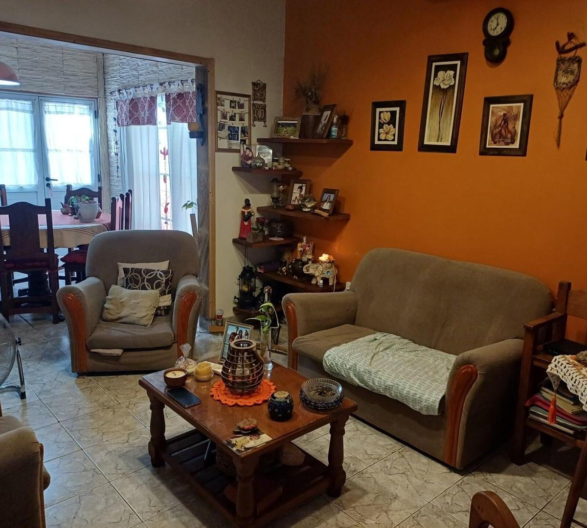 Foto de Casa Chalet en Venta en Banfield, Lomas de Zamora, G.B.A. Zona Sur, imagen 2
