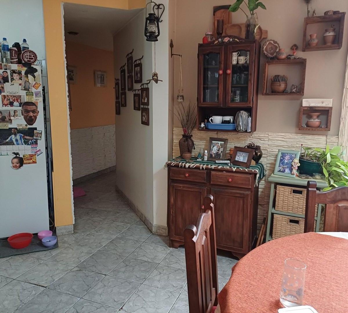 Foto de Casa Chalet en Venta en Banfield, Lomas de Zamora, G.B.A. Zona Sur, imagen 5