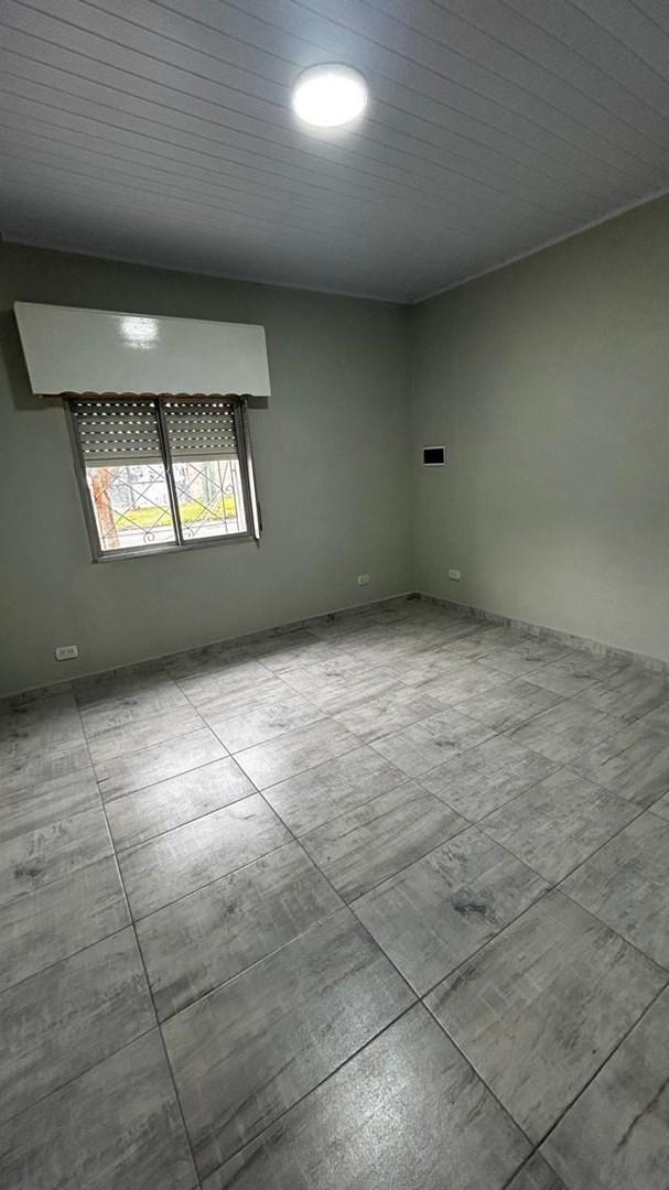 Foto de Casa Chalet en Alquiler en Banfield, Lomas de Zamora, G.B.A. Zona Sur, imagen 2
