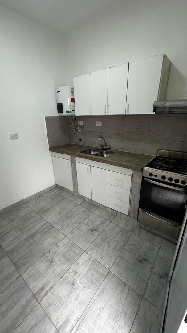 Foto de Casa Chalet en Alquiler en Banfield, Lomas de Zamora, G.B.A. Zona Sur, imagen 3