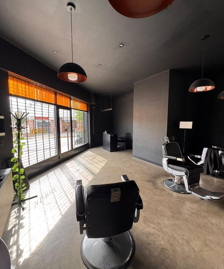 Foto de Local Comercial- Muy Amplio-Apto Varios rubros, imagen 1
