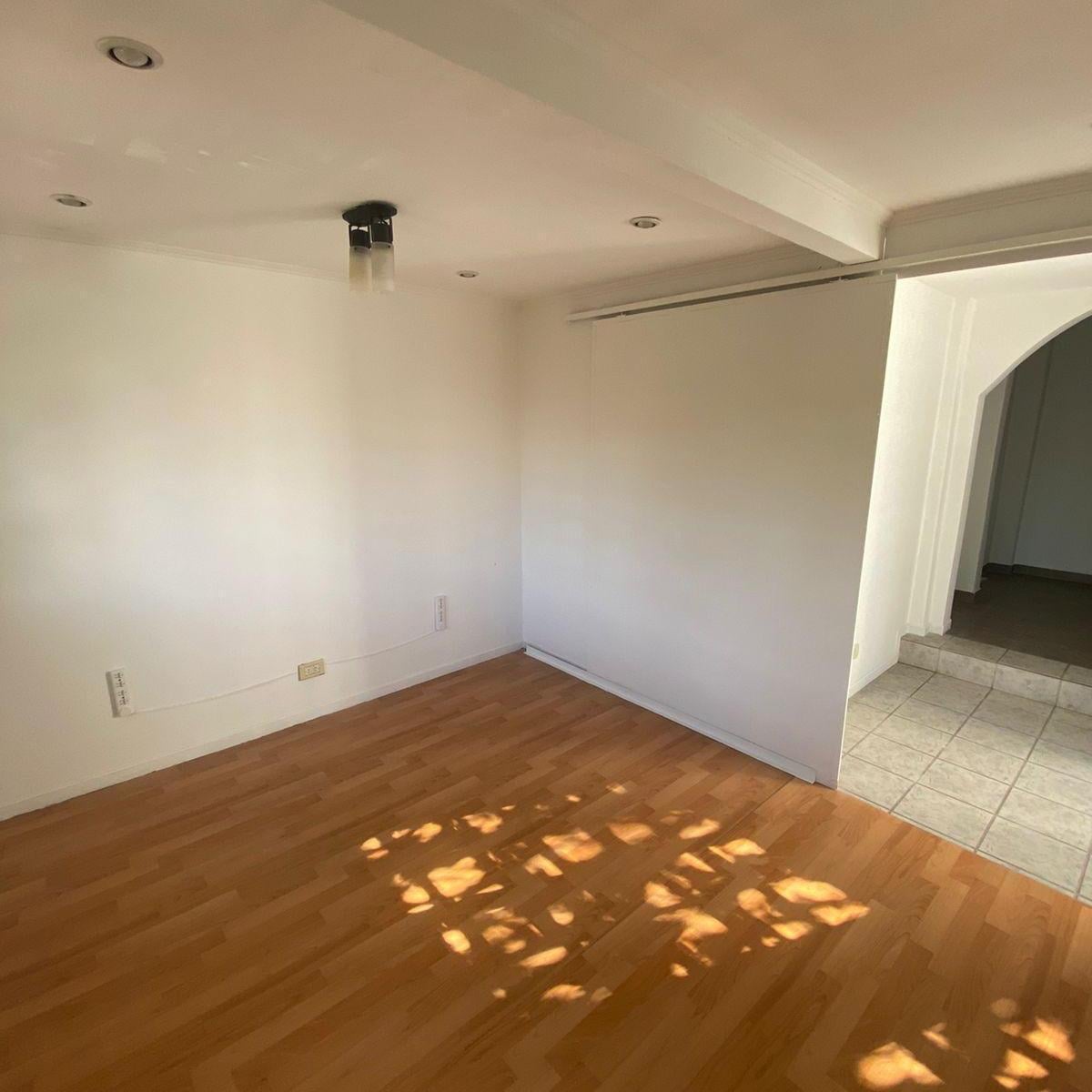 Foto de Casa en Venta de 3 ambientes en Lanus Oeste. Apta Crédito!!, imagen 2