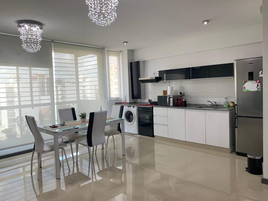 Foto de DEPARTAMENTO EN VENTA DE 3 AMBIENTES EN LANUS OESTE CON DOS COCHERAS, imagen 3