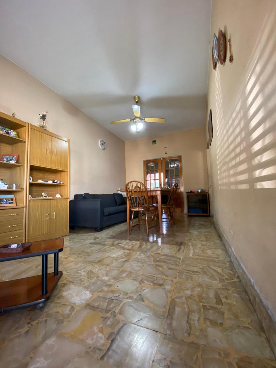CASA EN VENTA DE 3 AMBIENTES EN REMEDIOS DE ESCALADA.