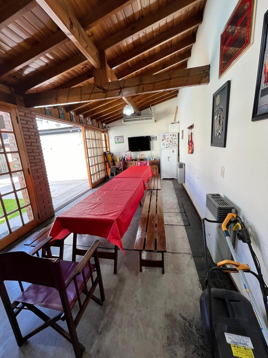 En El Centro de Valentina Alsina, Imponente Casa! No Dejes de Visitarla! 2