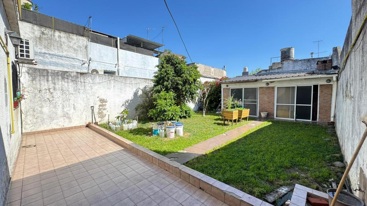 Casa con Fondo Libre, quincho y Garage Pasante! 4