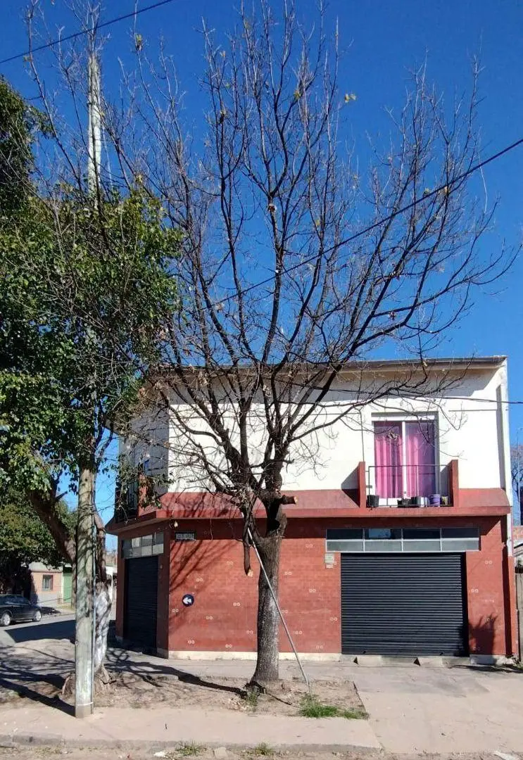 Departamento tipo casa de tres ambiente en primer piso con terraza!! 8