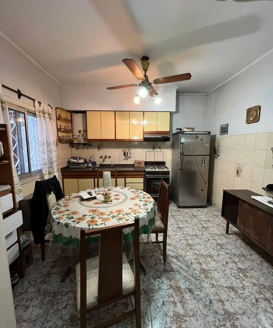 Venta en Block de locales al frente y 3 departamentos en lanus este 2