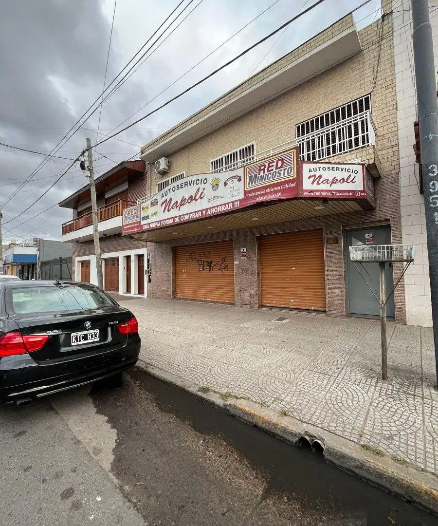 Venta en Block de locales al frente y 3 departamentos en lanus este 3