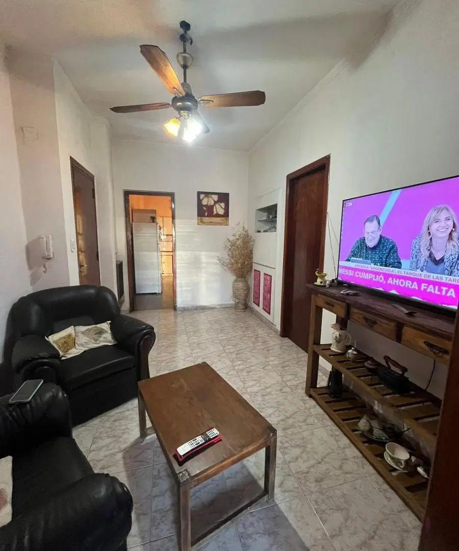 DEPARTAMENTO TIPO CASA DE 3 AMBIENTES EN LANUS OESTE. 2