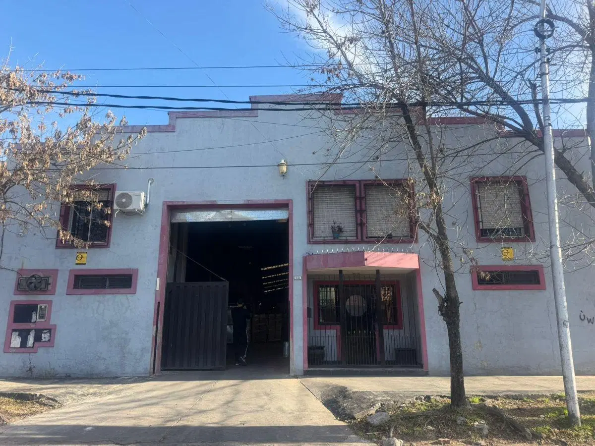 Galpon en alquiler en Lanus oeste 2