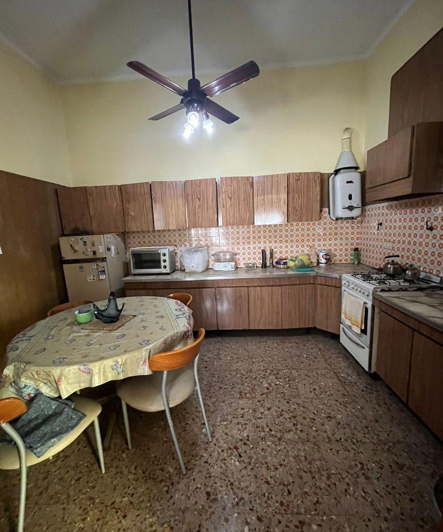Foto de Casa en venta de 4 ambientes en lanus este con fondo libre, imagen 4