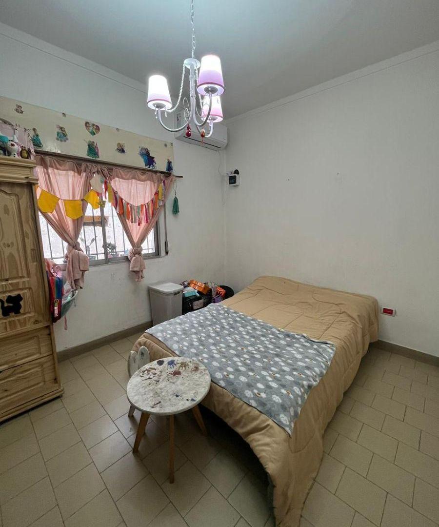 Foto de CASA EN VENTA EN LANUS ESTE DE 3 AMBIENTES CON ESPACIO GUARDACOCHE., imagen 2