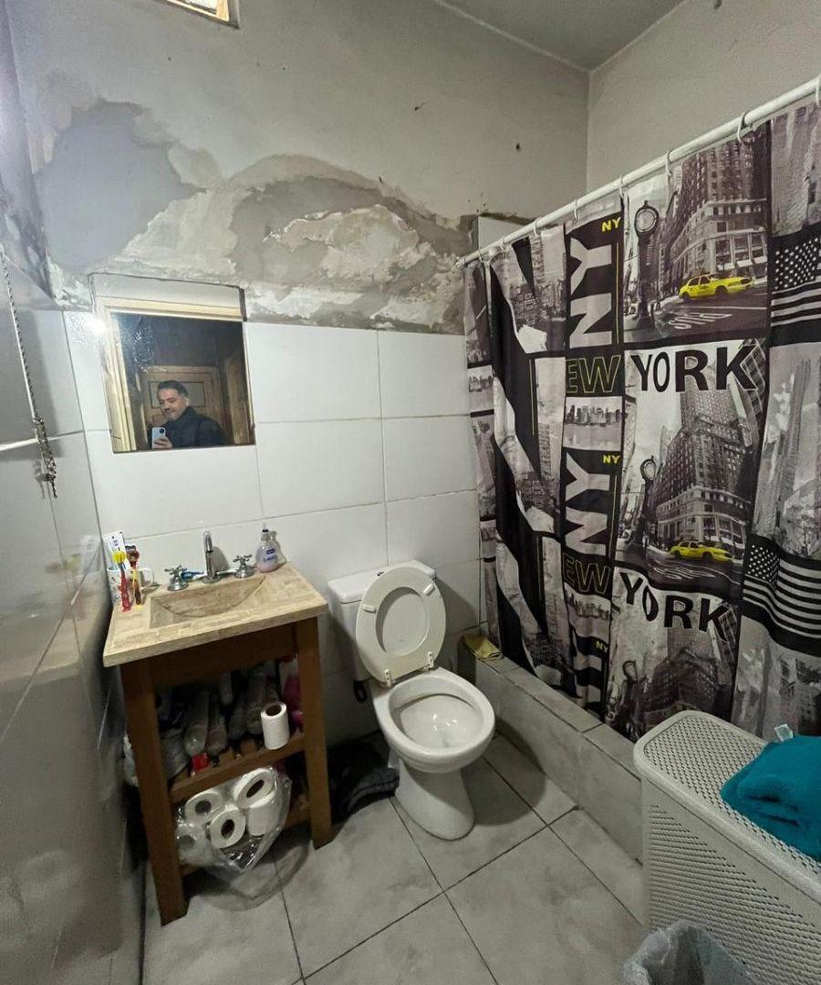 Foto de CASA EN VENTA EN LANUS ESTE DE 3 AMBIENTES CON ESPACIO GUARDACOCHE., imagen 4