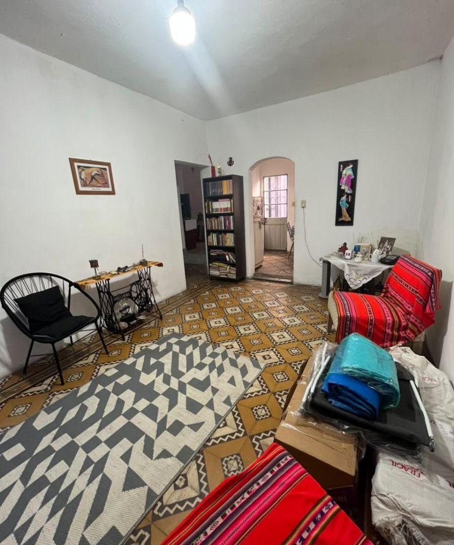 Foto de LOCAL AL FRENTE CON DEPARTAMENTO INTERNO POR PASILLO EN GERLI. IDEAL, imagen 2